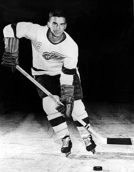 Ted Lindsay, Hall of Fame Scorer Who Powered Red Wings, Dies at 93