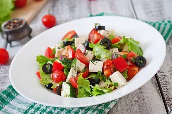 Mediterranian Greek salad for slim fast diet