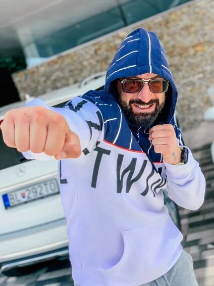 Slovák Peter Hubcej stojí dnes už za svetovou značkou, ktorú nosí McGregor či Attila Végh