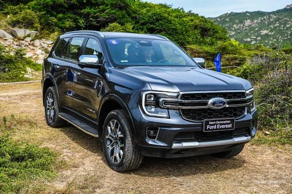 FORD EVEREST TITANIUM 4×2 AT 2024