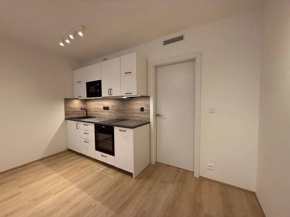 Pronájem bytu 1+kk 31 m², Bystrcká, Brno, Jihomoravský kraj