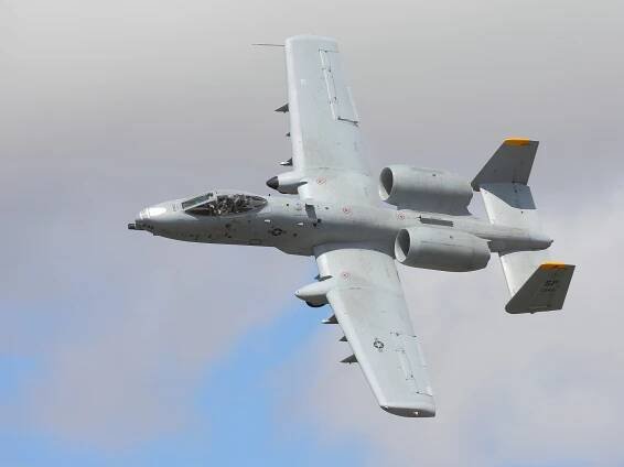File:A-10 Thunderbolt 9875.JPG - Wikimedia Commons