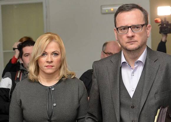 Soud s Nečasovou odročen kvůli mlčenlivosti důstojníků