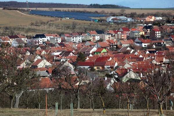Hluk je město v okrese Uherské Hradiště ve Zlínském kraji, 10 km jihovýchodně od Uherského Hradiště na potoce Okluky s tvrzí.