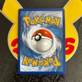 Pokémon karta MIMIKYU V z edice Darkness Ablaze - Zábava