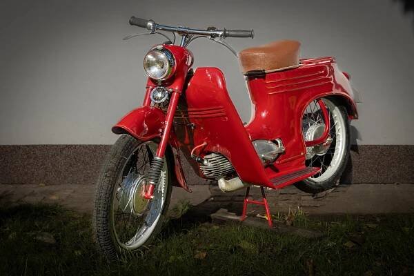 Neskutečná sbírka československých motorek. Dražit se budou bez rezervy i od koruny