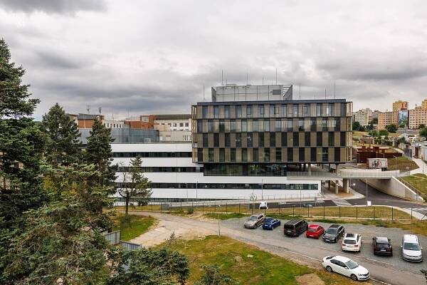 IKEM se rozrůstá. Nový objekt slouží kardiovaskulární a transplantační medicíně