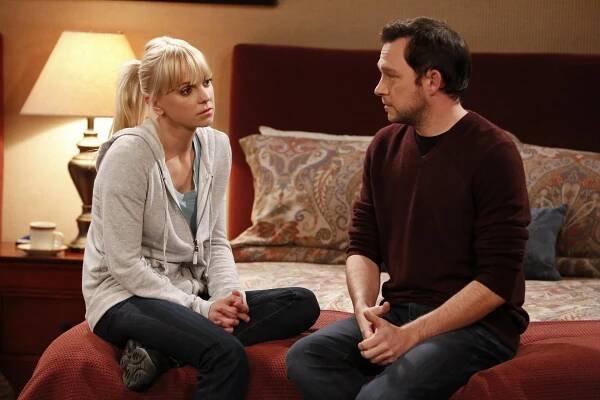 Máma - Krůtí kuličky a únikové auto - Z filmu - Anna Faris, Nate Corddry