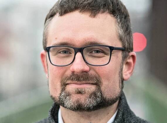 Pirát Peksa tvrdí, že Fiala má cíle Okamury