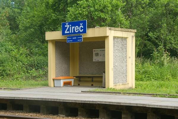 Přístřešek v zastávce