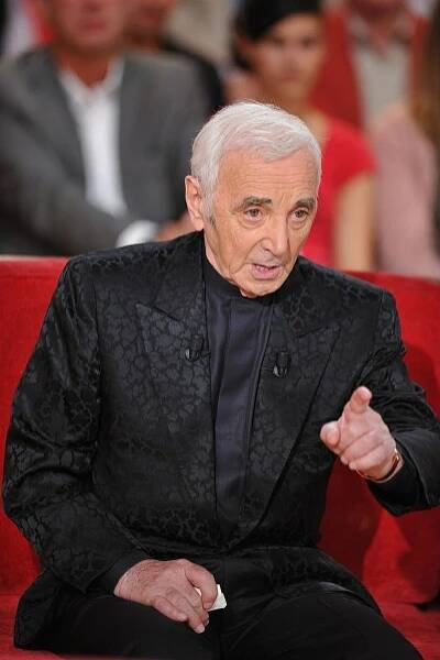 Charles Aznavour vyráží na nové turné. Podívejte, jaký je v 87 letech fešák