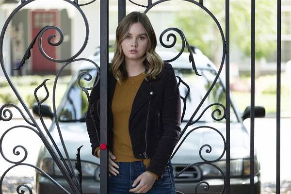Lehké jako pírko - ...Sly as a Fox - Z filmu - Liana Liberato