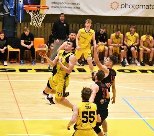 Osmifinále ČP: Sokol Sršni Písek - ERA  Basketball Nymburk 79:87.
