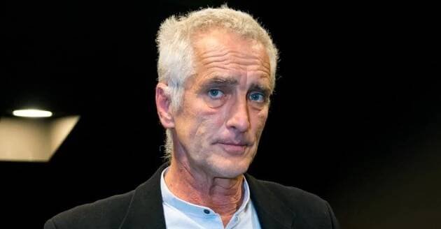 Herec Tomáš Hanák slaví 65. Alkohol ho málem dohnal k sebevraždě. Syna pronásledovala labilní žena