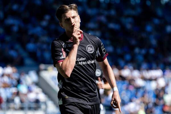 Alessandro Vogt von St.Gallen jubelt nach einem Tor im Super League Spiel gegen FC Lausanne-Sport.