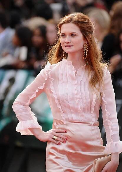 29 Stunning Bonnie Wright Hot Bikini Photos You Should Explore 2