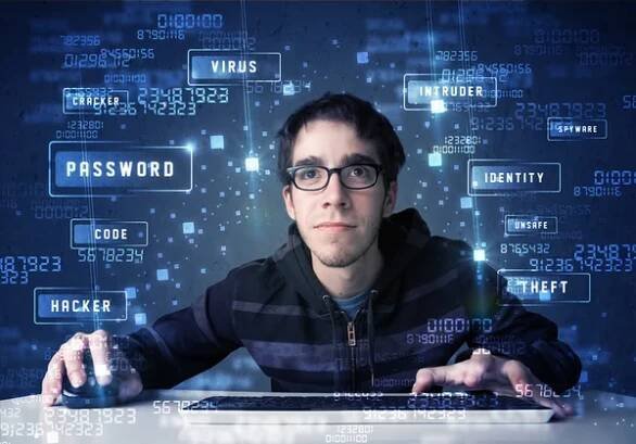 Programování hackerů v technologickém prostředí s kybernetickými ikonami — Stock obrázek