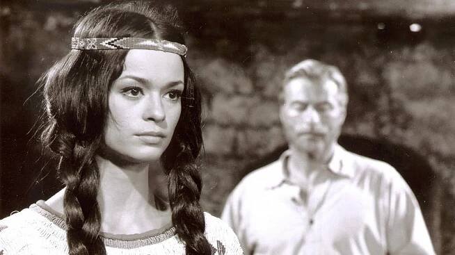 Marie Versiniová jako Nšo-či v prvním Vinnetouovi z roku 1963 po boku Lexe Barkera