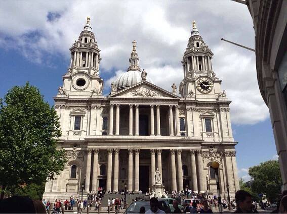 A Bustling Afternoon at St. Paul's Cathedral Wallpaper