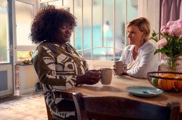 Klara Sonntag - Erste Liebe - Z filmu - Thelma Buabeng, Mariele Millowitsch