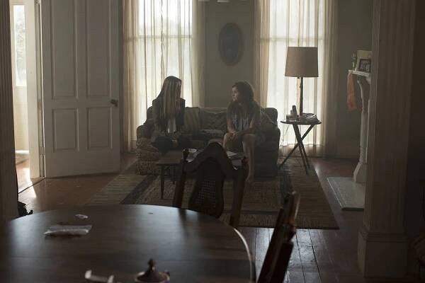Taissa Farmiga, Mare Winningham - American Horror Story - Náhradníci - Z filmu