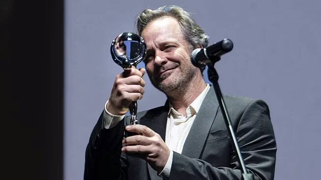 Nejsem Tom Cruise, nemusím se zavděčit všem, říká hvězda Varů Peter Sarsgaard