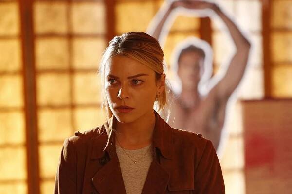 Lucifer - Výlet do města nožů - Z filmu - Lauren German
