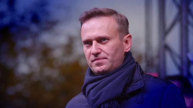 Uvězněný opoziční politik Alexej Navalnyj zemřel v ruské trestanecké kolonii