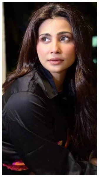 Charming pictures of Daisy Shah