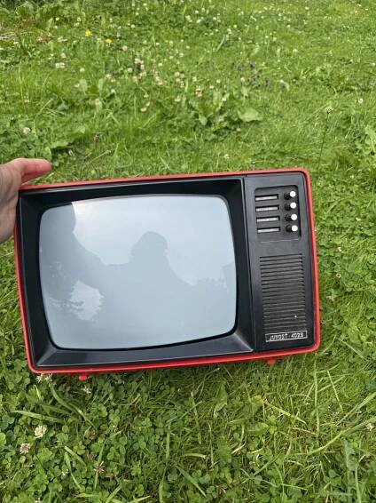Daruji za odvoz přenosná televize junosť 402 b