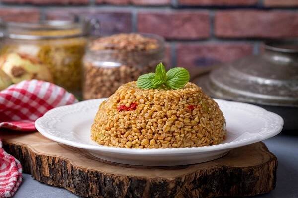 Bulgur nepatří jen do zdravého jídelníčku. Co je vlastně zač a jak si ho připravit? - Jimeto.cz