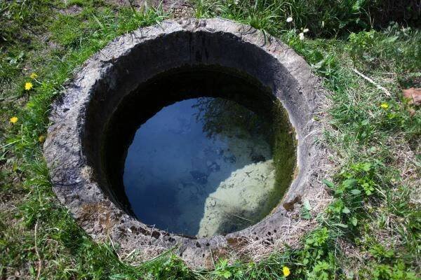 Největším problémem jsou shora nezakryté studny (Zdroj: Shutterstock)