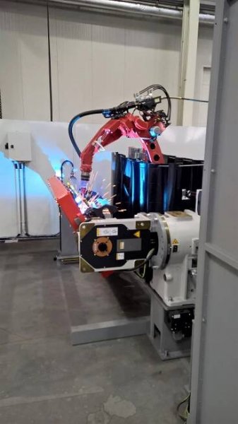NOVÁ PRACOVIŠTĚ ROBOTIZOVANÉHO SVAŘOVÁNÍ - CHARVÁT CTS a.s.