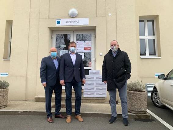 Mělnická nemocnice i město má 1000 ochranných štítů od vodohospodářů