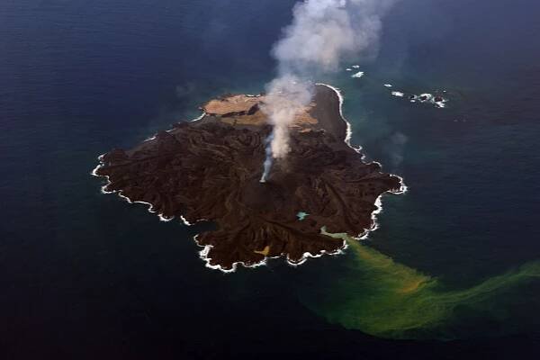 Sopka vytváří u Japonska nový ostrov. Vědce fascinuje