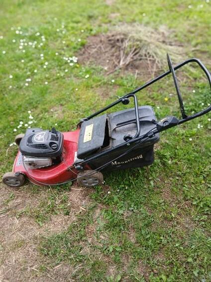 Funkční benzínová sekačka Mountfield  - Zahradní technika
