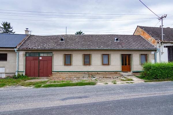 Prodej rodinného domu 2+1+nika v klidné části obce Stavěšice ležící asi 10 km od Kyjova - Schmidt Reality - Rodinná realitní