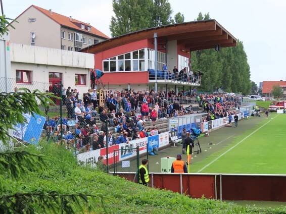 Policie v Táboře usměrňovala Dynamo ultras. Podívejte se.