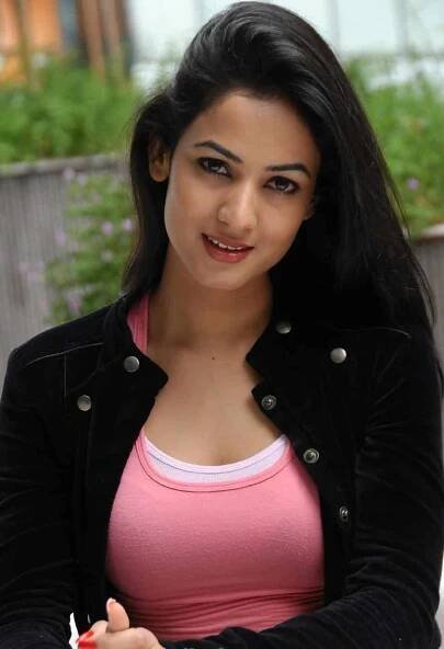 Sonal Chauhan Profile: Net Worth, Age, Height, Affairs & More