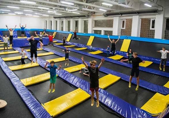 Brigáda: Brigáda v trampolínovém parku JumpPark Jarov - Praha - Brigádovník