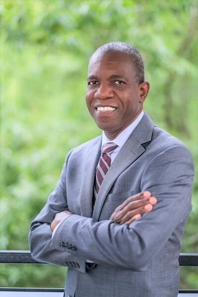 Magande Headshot
