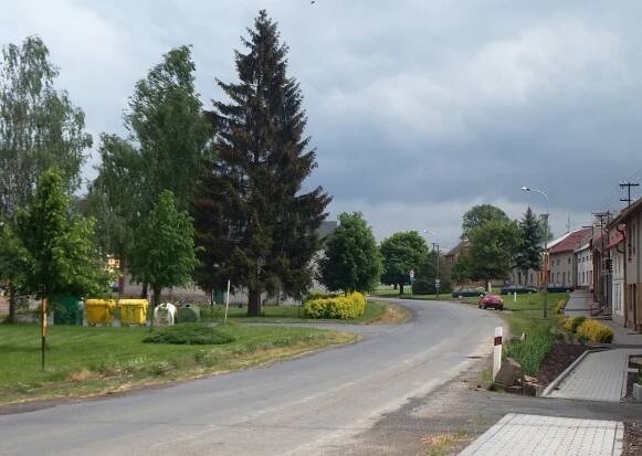 Soubor:Radkovy, náves (1).JPG