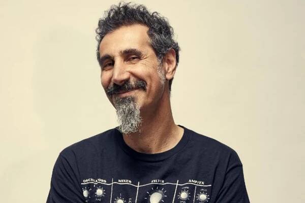 Serj Tankian vydá filozofické paměti | Spark Rock Magazine