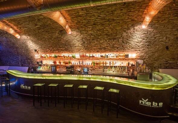 Nebe cocktail music bar Praha | Apetee