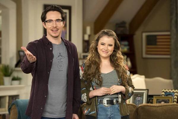 Kevin si počká - The Owl - Z filmu - Ryan Cartwright, Taylor Spreitler