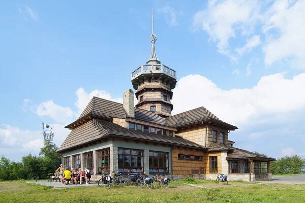 Před sto lety byla otevřena Jiráskova chata na vrchu Dobrošov u Náchoda