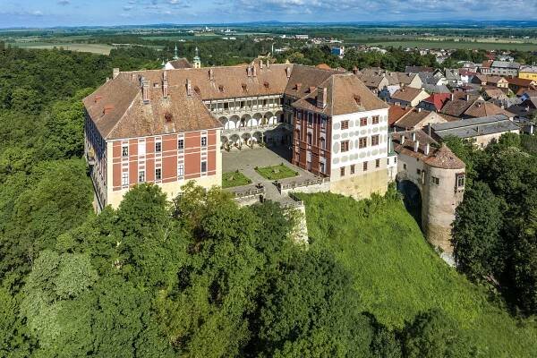 219. Zámek Opočno – Toulavá kamera – Cesty a památky
