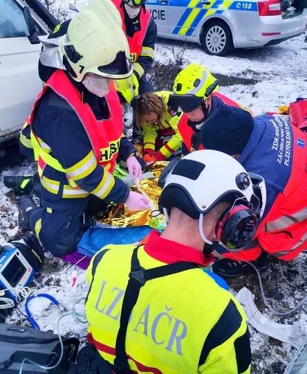 Velmi vážná nehoda uzavřela hlavní tah z Plzně na Karlovy Vary | Krimi Plzeň