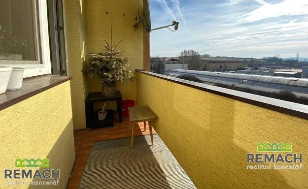 pronajem-byt-2-1-52-m2-uherske-hradiste-ulice-svatovaclavska-1160-balkon-1-kopie-2678a5