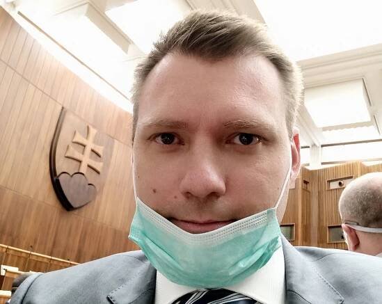 Poslanec Taraba vystavil prezidentkinu dcéru posmechu, Čaputová hovorí o politickom dne, polícia o exemplárnom prípade šikanovania